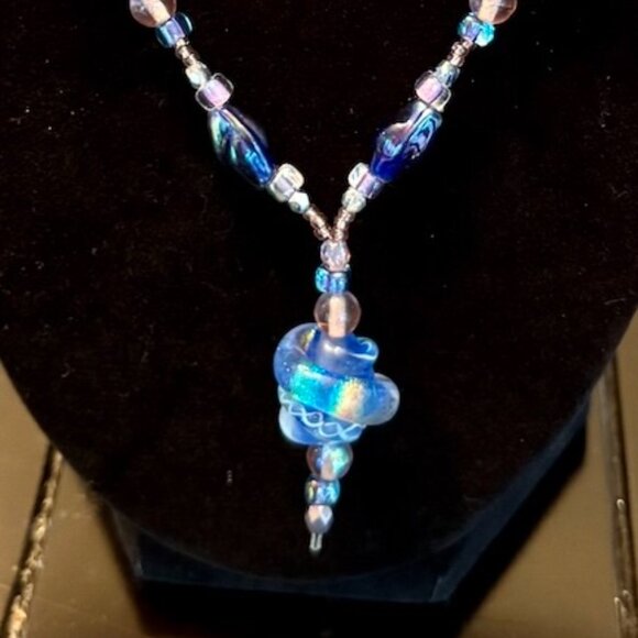 Gorgeous iridescent art glass pendant necklace - Picture 2 of 3